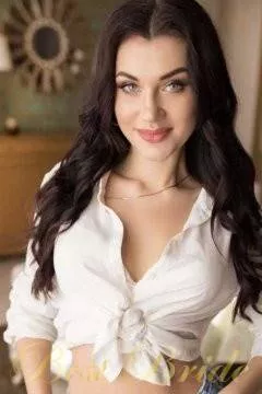 Yana , 32