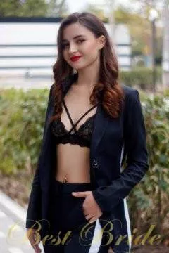 Angelica, 27