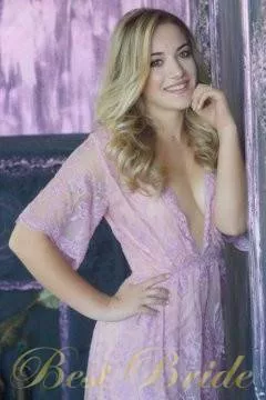 Elena, 27