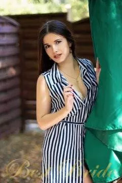 Elena, 33