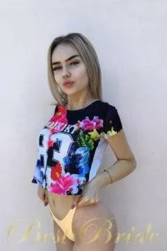 Natalia, 25