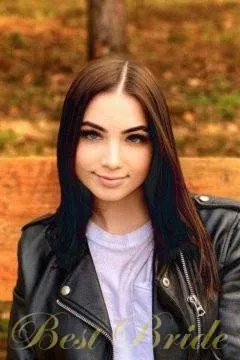 Tetiana, 24