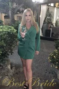 Julia, 30