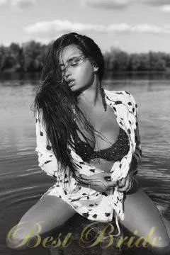 Yelyzaveta, 24