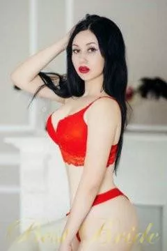 Julia, 28