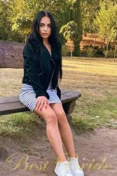 Viktoriia, 23