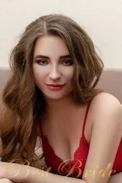 Julia, 24