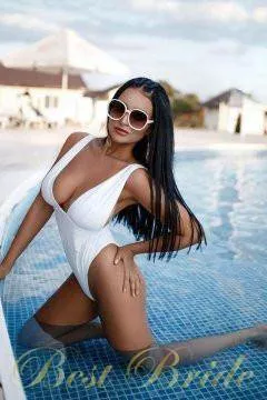 Lilia, 33