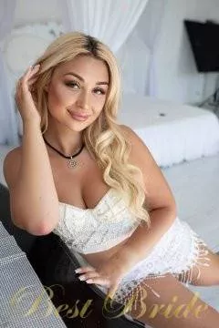 Nadezhda, 32