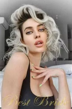 Julia, 31