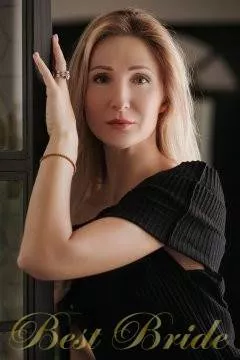 Zoya, 40