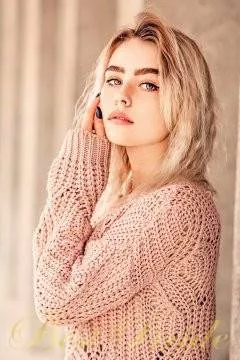 Yana, 24