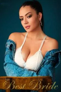 Angelica, 28