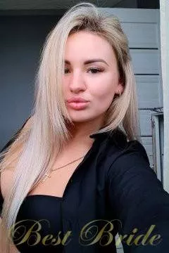 Tetiana, 29