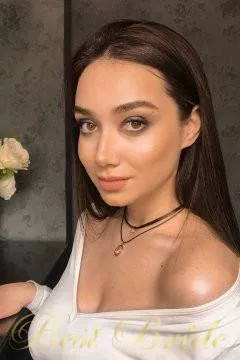 Leila, 29