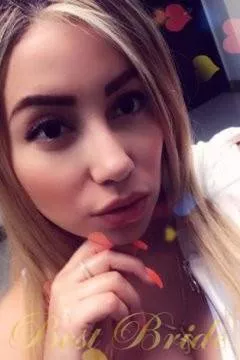 Ana, 32