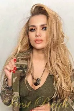 Ilona, 27