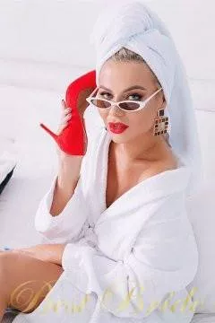 Veronika , 33