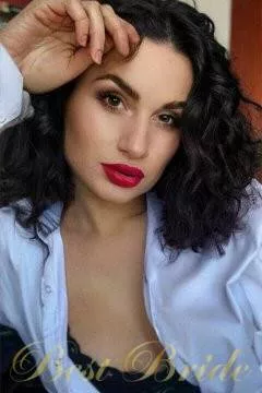 Yana, 29