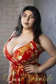 Veronica, 25