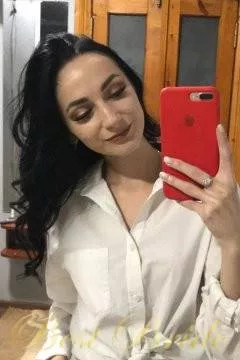 Diana, 25