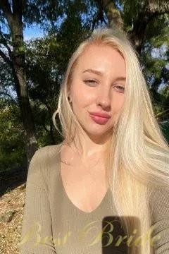 Alena, 23