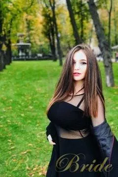 Lesya, 28