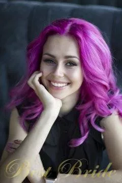 Diana, 24