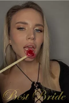 Violeta, 23