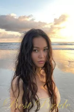 Diana, 23