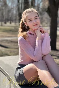 Angelica, 26