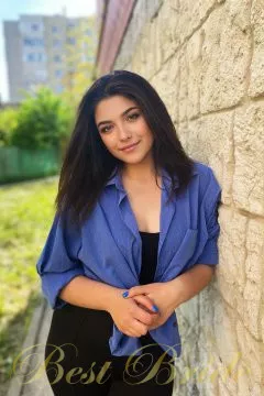 Natalia, 25