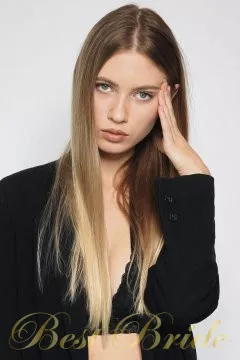 Kseniia, 25
