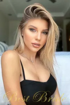 Yana, 28