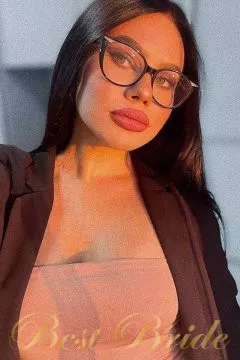 Alla, 24