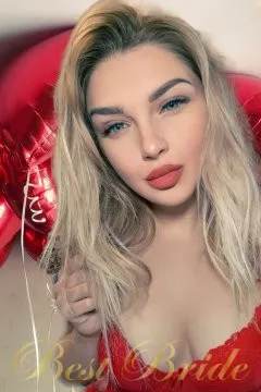 Viktoriia, 32