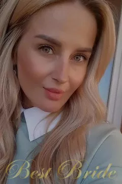 Natalia, 33