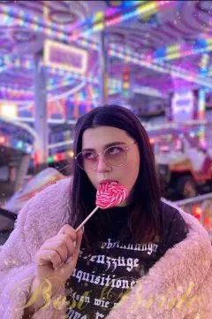 Maryna, 27