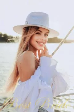 Anna, 25