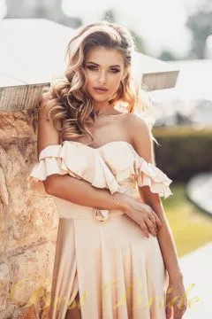 Hanna, 32