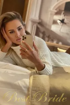 Anna, 33