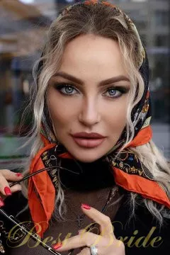 Natali, 47