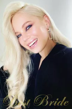 Karina, 35