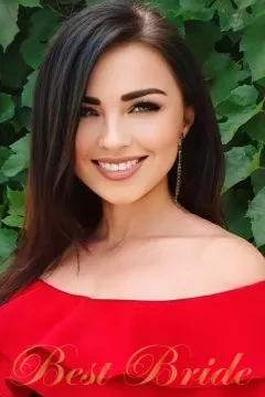 Larisa, 47