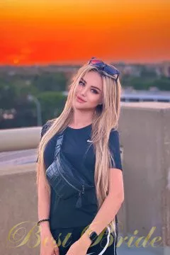 Elena, 30