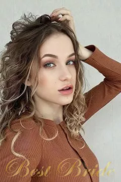 Yuliia, 23
