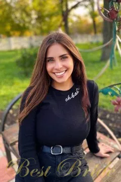 Yevheniia, 22