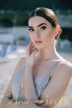 Polina, 22