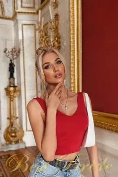 Eva, 24