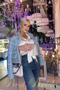 Natalia, 28